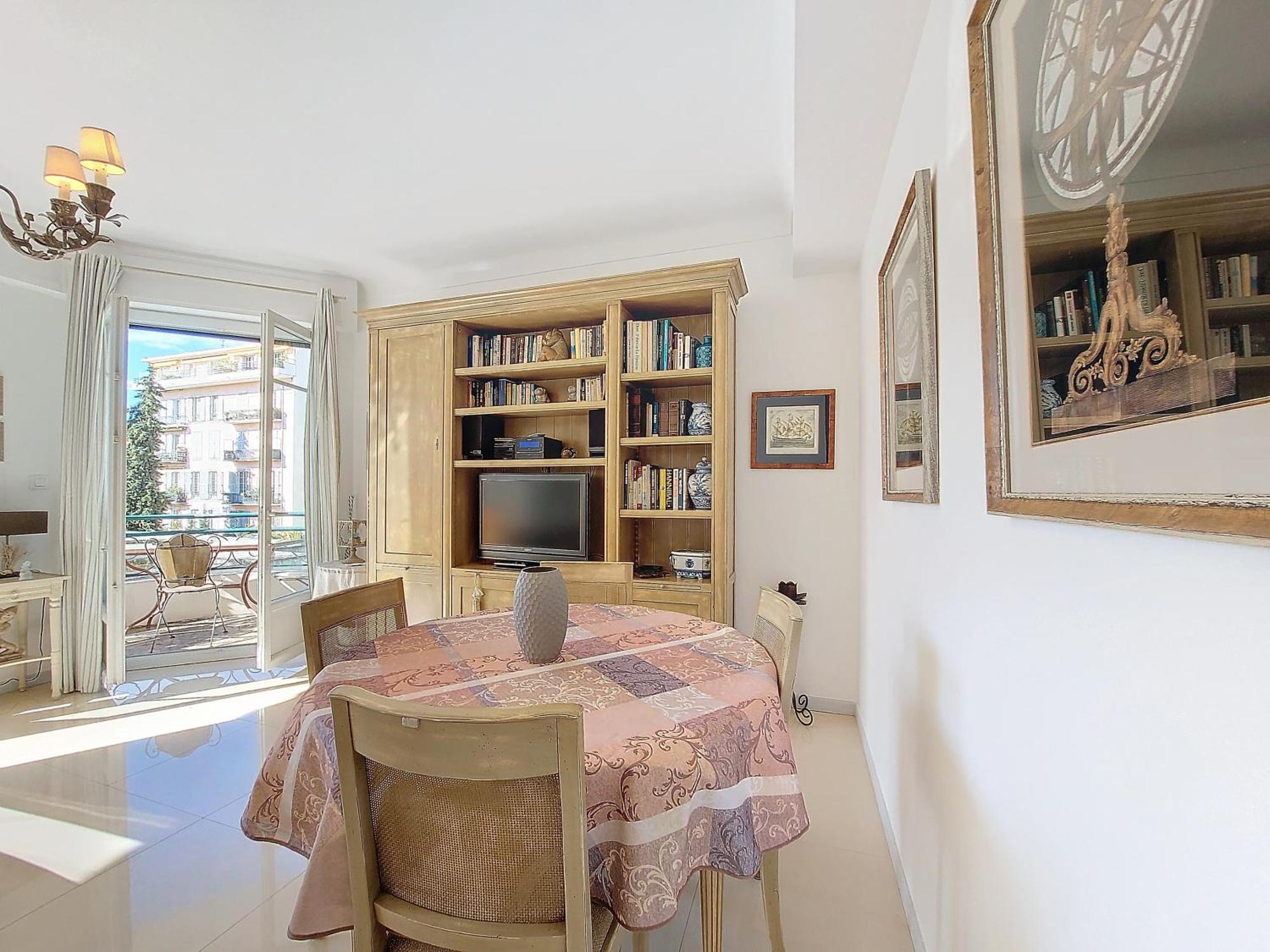 Nestor&jeeves - Flora - Promenade Des - Appartement